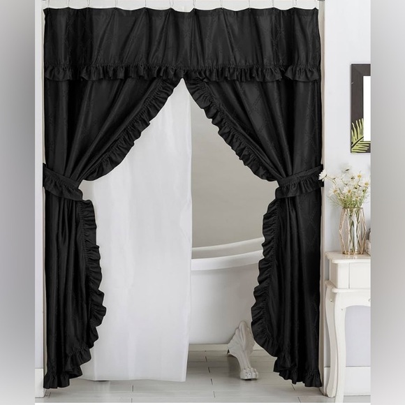 Fancy ruffle shower curtain - Picture 1 of 3